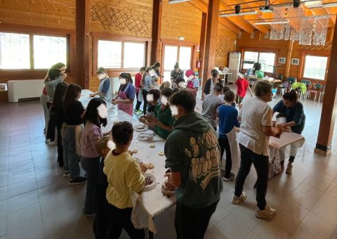 Abbracci a Baricella per il primo appuntamento di Pasticciando con Nonna Ivana