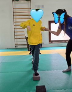 Una Mano alla cintura 2026